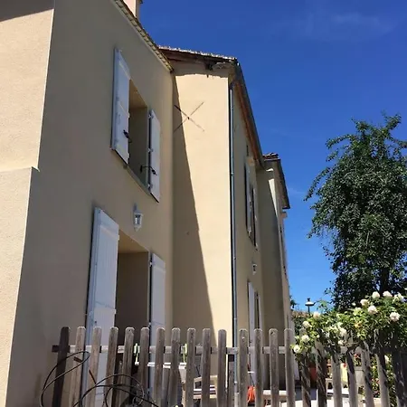 Maison De Bourg Charras, 11 Personnes, Piscine Hébergement de vacances *