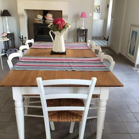 Maison De Bourg Charras, 11 Personnes, Piscine Charras