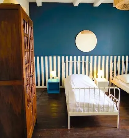 Hébergement de vacances Maison De Bourg Charras, 11 Personnes, Piscine Charras