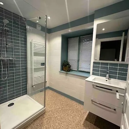 Maison De Bourg Charras, 11 Personnes, Piscine Charras