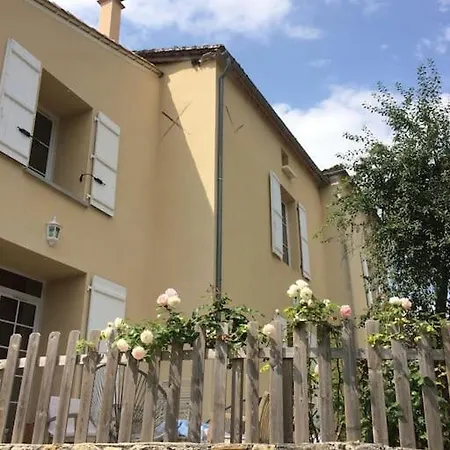 Holiday home Maison De Bourg Charras, 11 Personnes, Piscine Charras