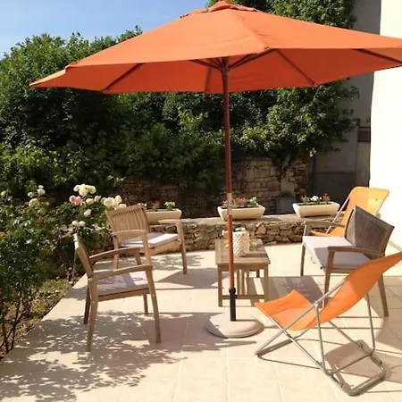 Maison De Bourg Charras, 11 Personnes, Piscine