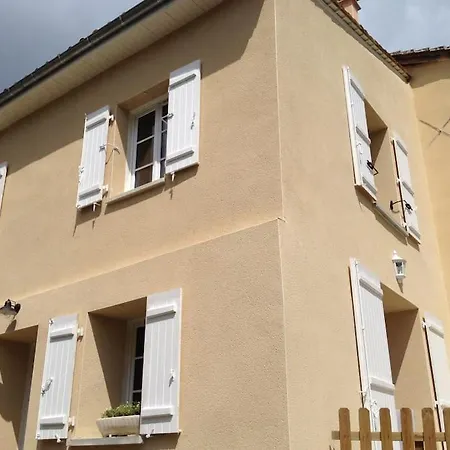 Maison De Bourg Charras, 11 Personnes, Piscine * Charras