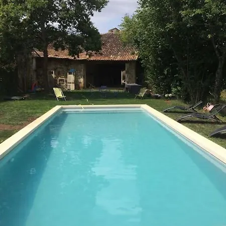 Maison De Bourg Charras, 11 Personnes, Piscine