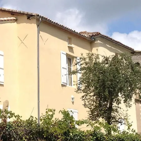 Holiday home Maison De Bourg Charras, 11 Personnes, Piscine Charras