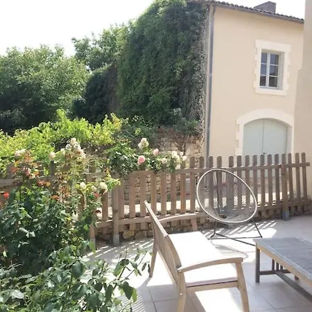 Maison De Bourg Charras, 11 Personnes, Piscine