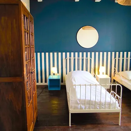 Maison De Bourg Charras, 11 Personnes, Piscine