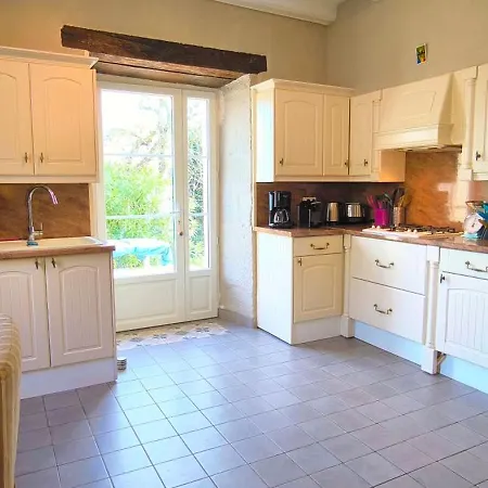 Maison De Bourg Charras, 11 Personnes, Piscine