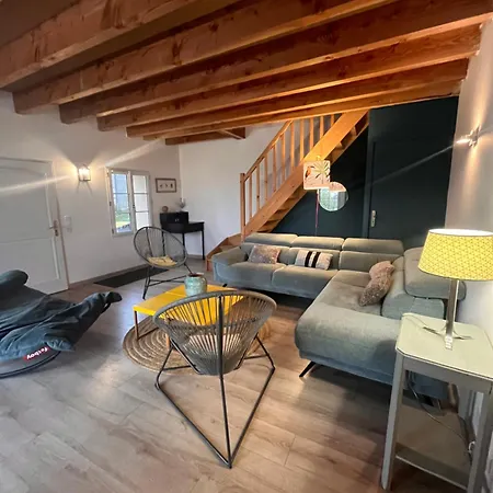 Maison De Bourg Charras, 11 Personnes, Piscine *