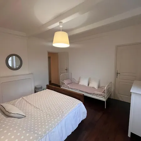 Maison De Bourg Charras, 11 Personnes, Piscine *