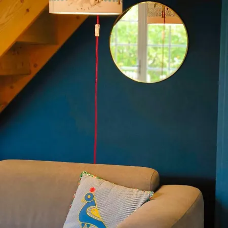 Hébergement de vacances Maison De Bourg Charras, 11 Personnes, Piscine *