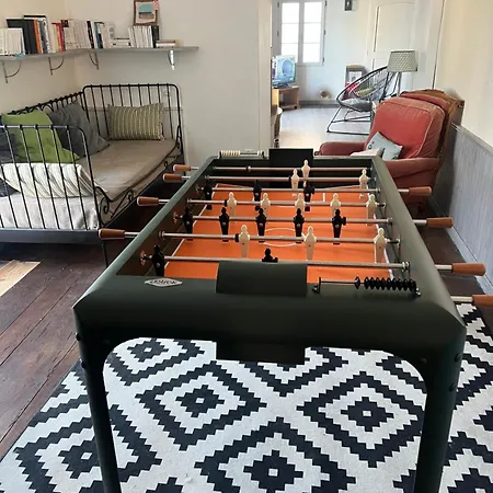 Maison De Bourg Charras, 11 Personnes, Piscine * Charras