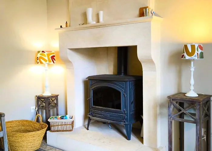 Maison De Bourg Charras, 11 Personnes, Piscine 度假居