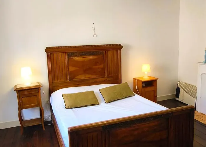 度假居 Maison De Bourg Charras, 11 Personnes, Piscine Charras