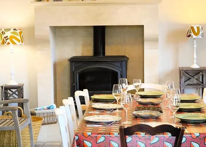 度假居 Maison De Bourg Charras, 11 Personnes, Piscine