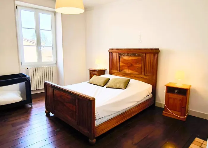 度假居 Maison De Bourg Charras, 11 Personnes, Piscine *