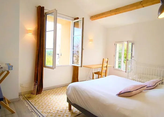 Maison De Bourg Charras, 11 Personnes, Piscine * Charras