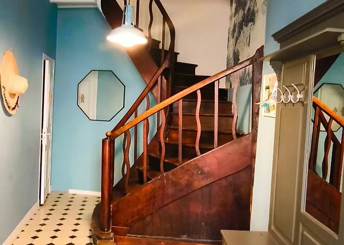 Maison De Bourg Charras, 11 Personnes, Piscine