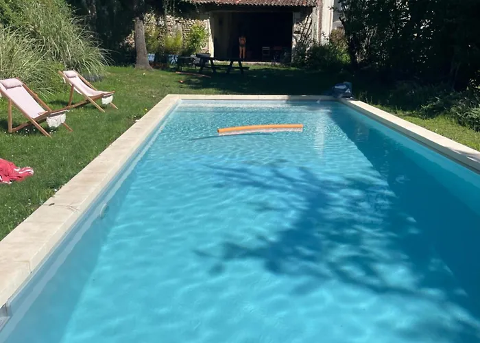 度假居 Maison De Bourg Charras, 11 Personnes, Piscine *