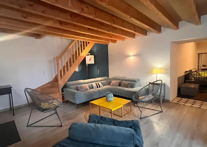 Maison De Bourg Charras, 11 Personnes, Piscine Charras