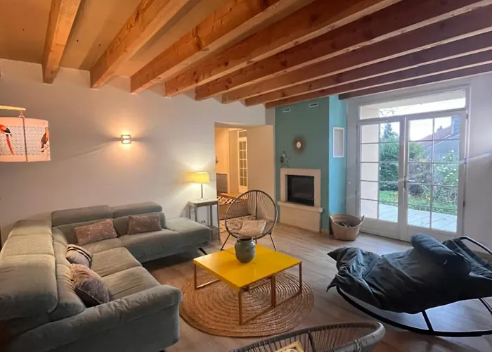 度假居 Maison De Bourg Charras, 11 Personnes, Piscine *