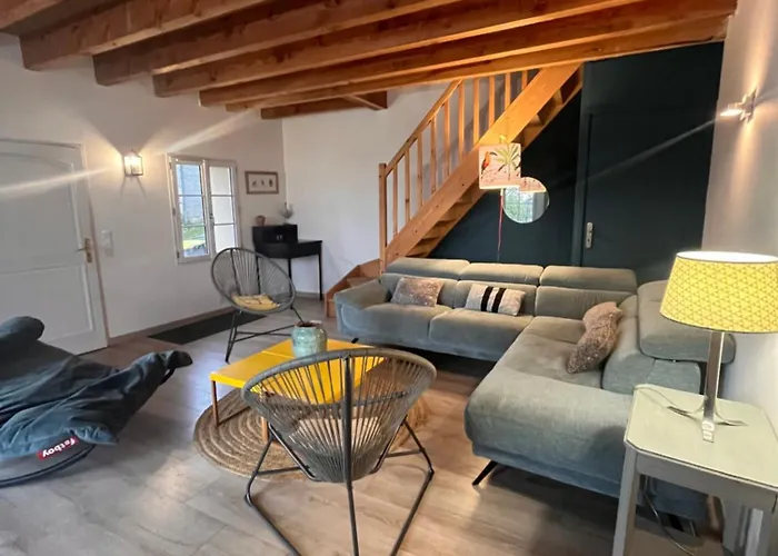 Maison De Bourg Charras, 11 Personnes, Piscine *