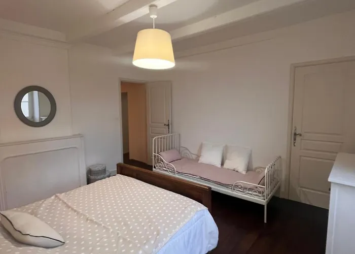 Maison De Bourg Charras, 11 Personnes, Piscine *