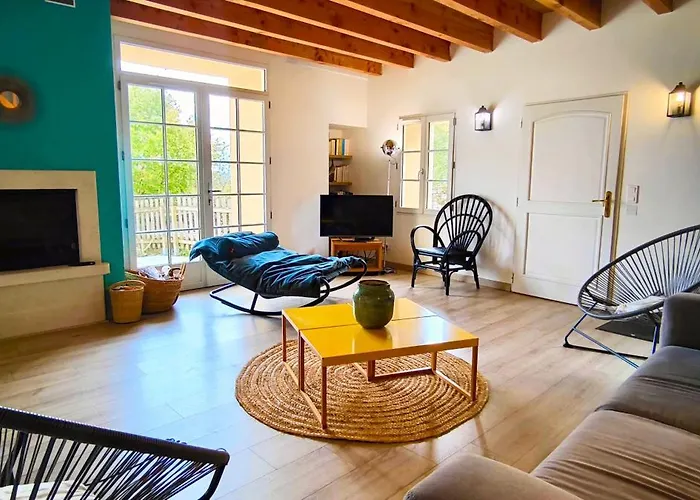 Maison De Bourg Charras, 11 Personnes, Piscine 度假居