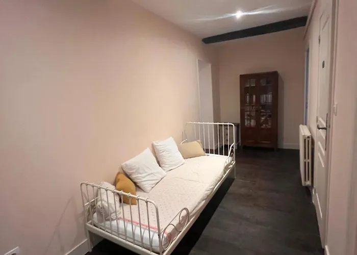 Maison De Bourg Charras, 11 Personnes, Piscine 度假居