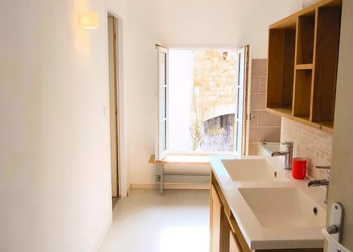 Maison De Bourg Charras, 11 Personnes, Piscine *