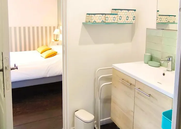 度假居 Maison De Bourg Charras, 11 Personnes, Piscine *