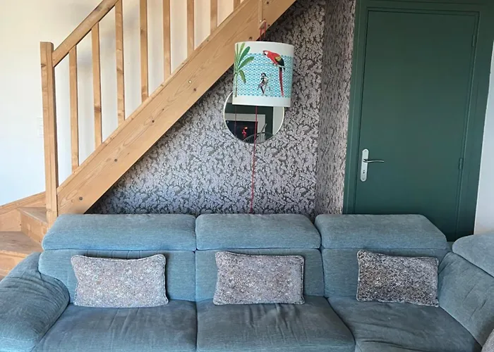 Maison De Bourg Charras, 11 Personnes, Piscine * Charras