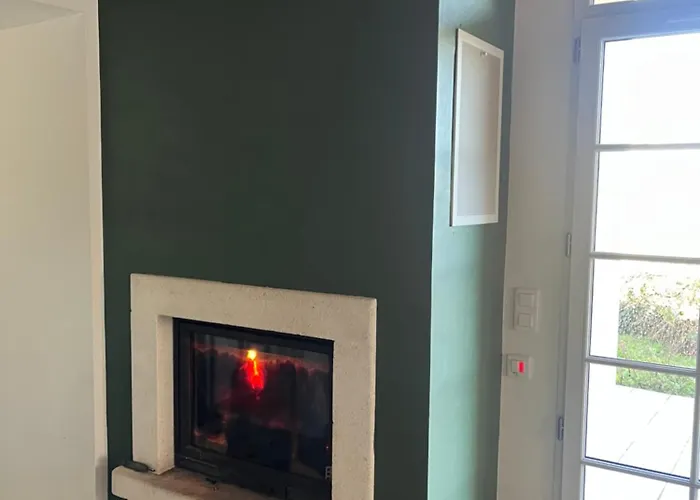 Maison De Bourg Charras, 11 Personnes, Piscine