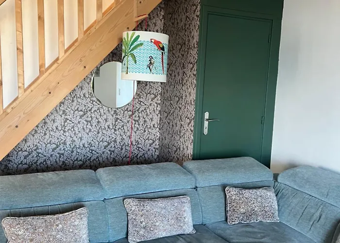 Maison De Bourg Charras, 11 Personnes, Piscine 度假居 *