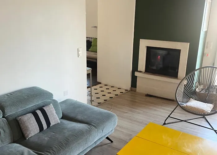 度假居 Maison De Bourg Charras, 11 Personnes, Piscine *